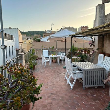 Notaria-Apartamento Y Estudio En Casco Antiguo, Al Lado De Playa, Rambla Y Monasterio, Con Acceso A Terraza Ajardinada Сан Фелиу де Гиксолс Екстериор снимка