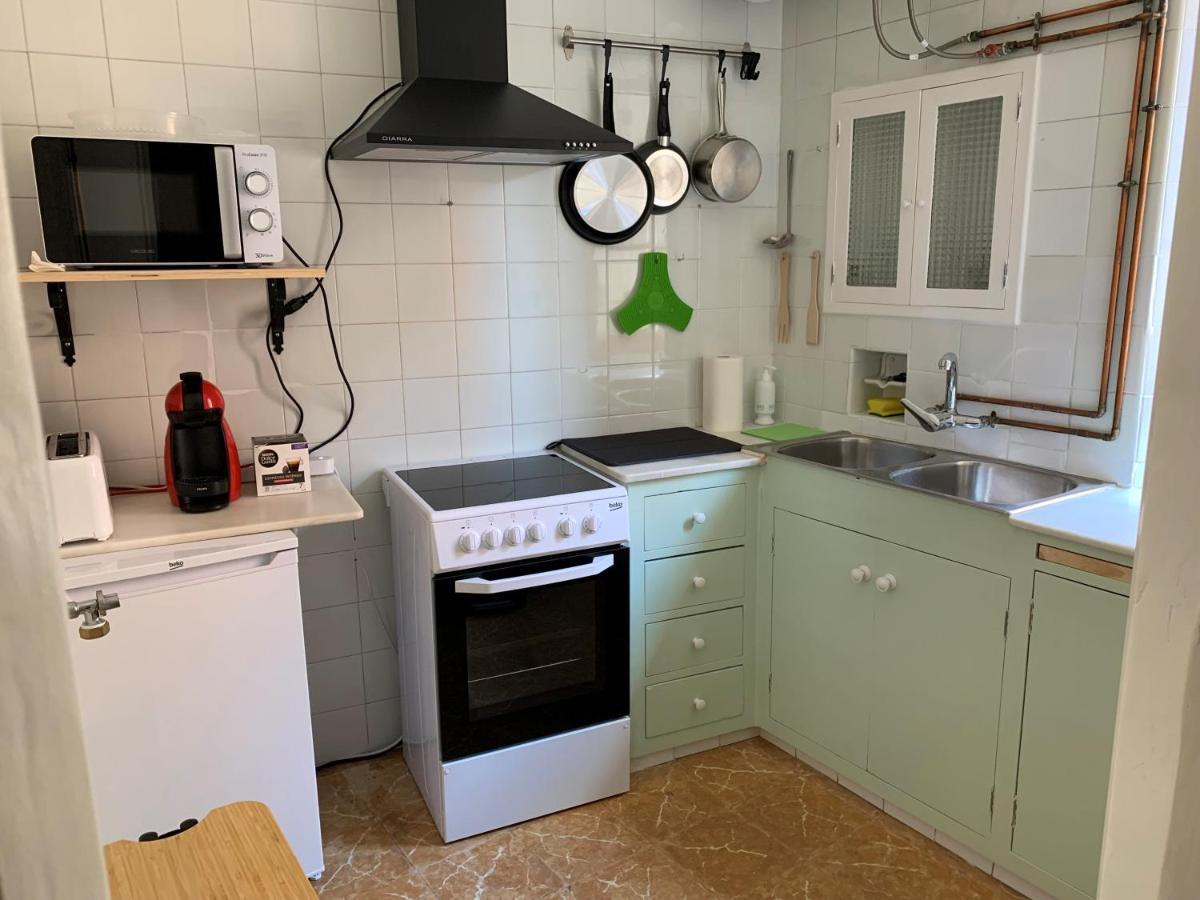 Notaria-Apartamento Y Estudio En Casco Antiguo, Al Lado De Playa, Rambla Y Monasterio, Con Acceso A Terraza Ajardinada Сан Фелиу де Гиксолс Екстериор снимка