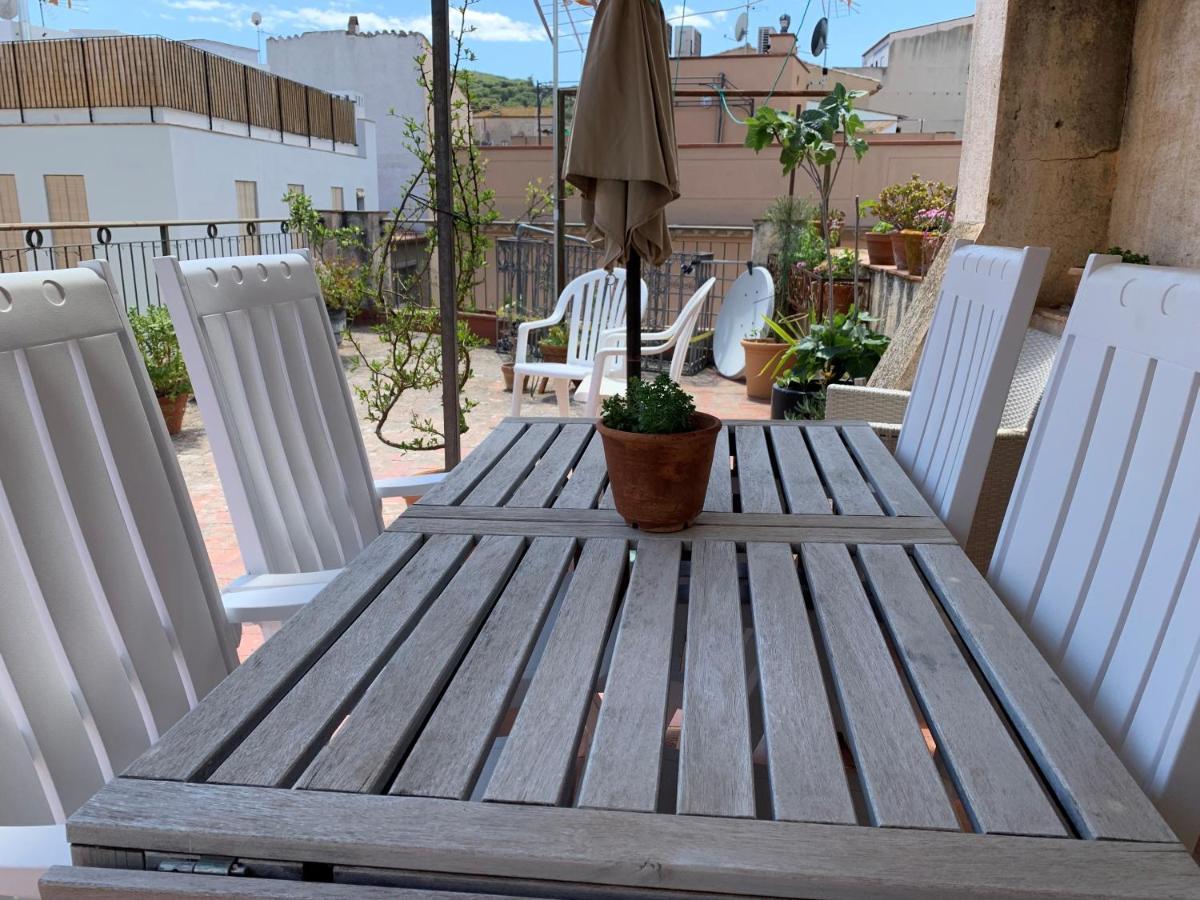 Notaria-Apartamento Y Estudio En Casco Antiguo, Al Lado De Playa, Rambla Y Monasterio, Con Acceso A Terraza Ajardinada Сан Фелиу де Гиксолс Екстериор снимка