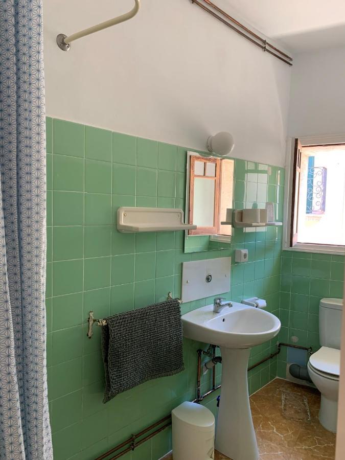 Notaria-Apartamento Y Estudio En Casco Antiguo, Al Lado De Playa, Rambla Y Monasterio, Con Acceso A Terraza Ajardinada Сан Фелиу де Гиксолс Екстериор снимка