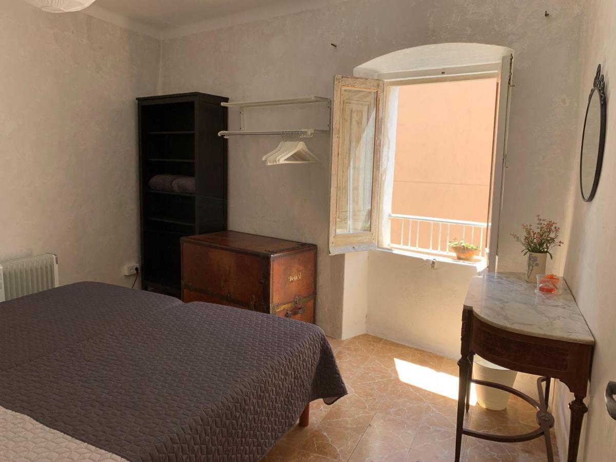 Notaria-Apartamento Y Estudio En Casco Antiguo, Al Lado De Playa, Rambla Y Monasterio, Con Acceso A Terraza Ajardinada Сан Фелиу де Гиксолс Екстериор снимка