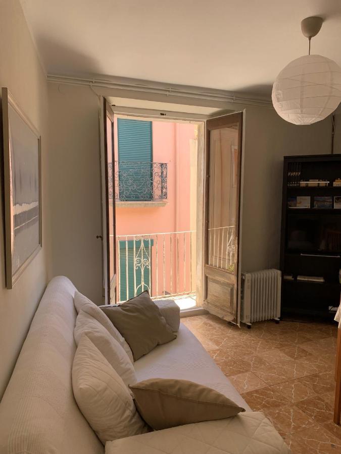 Notaria-Apartamento Y Estudio En Casco Antiguo, Al Lado De Playa, Rambla Y Monasterio, Con Acceso A Terraza Ajardinada Сан Фелиу де Гиксолс Екстериор снимка