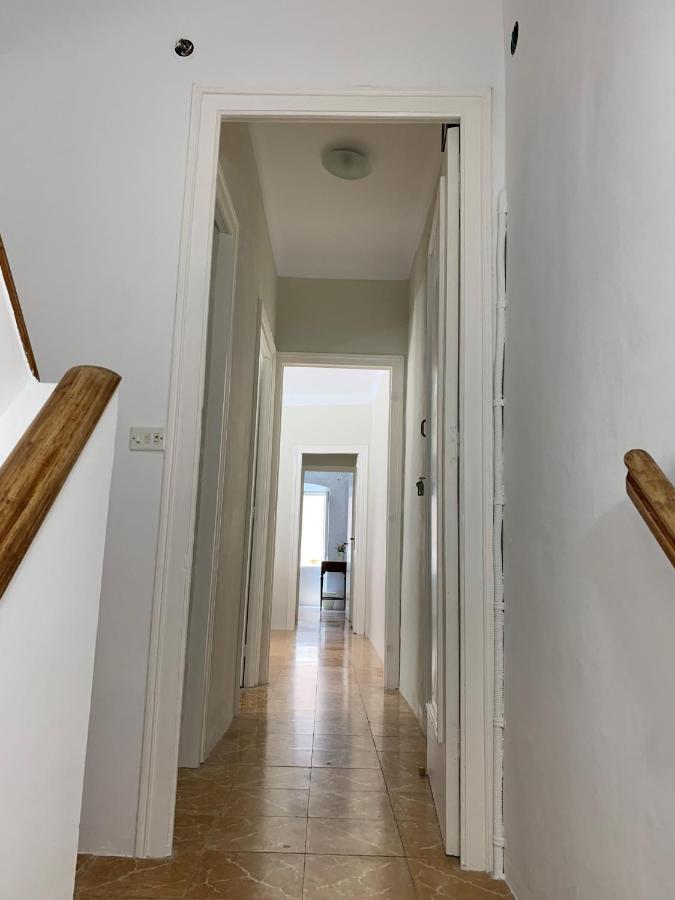 Notaria-Apartamento Y Estudio En Casco Antiguo, Al Lado De Playa, Rambla Y Monasterio, Con Acceso A Terraza Ajardinada Сан Фелиу де Гиксолс Екстериор снимка