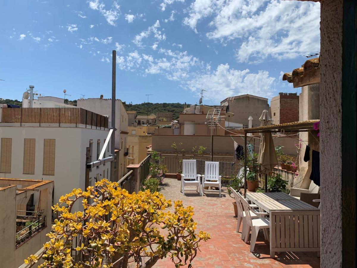 Notaria-Apartamento Y Estudio En Casco Antiguo, Al Lado De Playa, Rambla Y Monasterio, Con Acceso A Terraza Ajardinada Сан Фелиу де Гиксолс Екстериор снимка