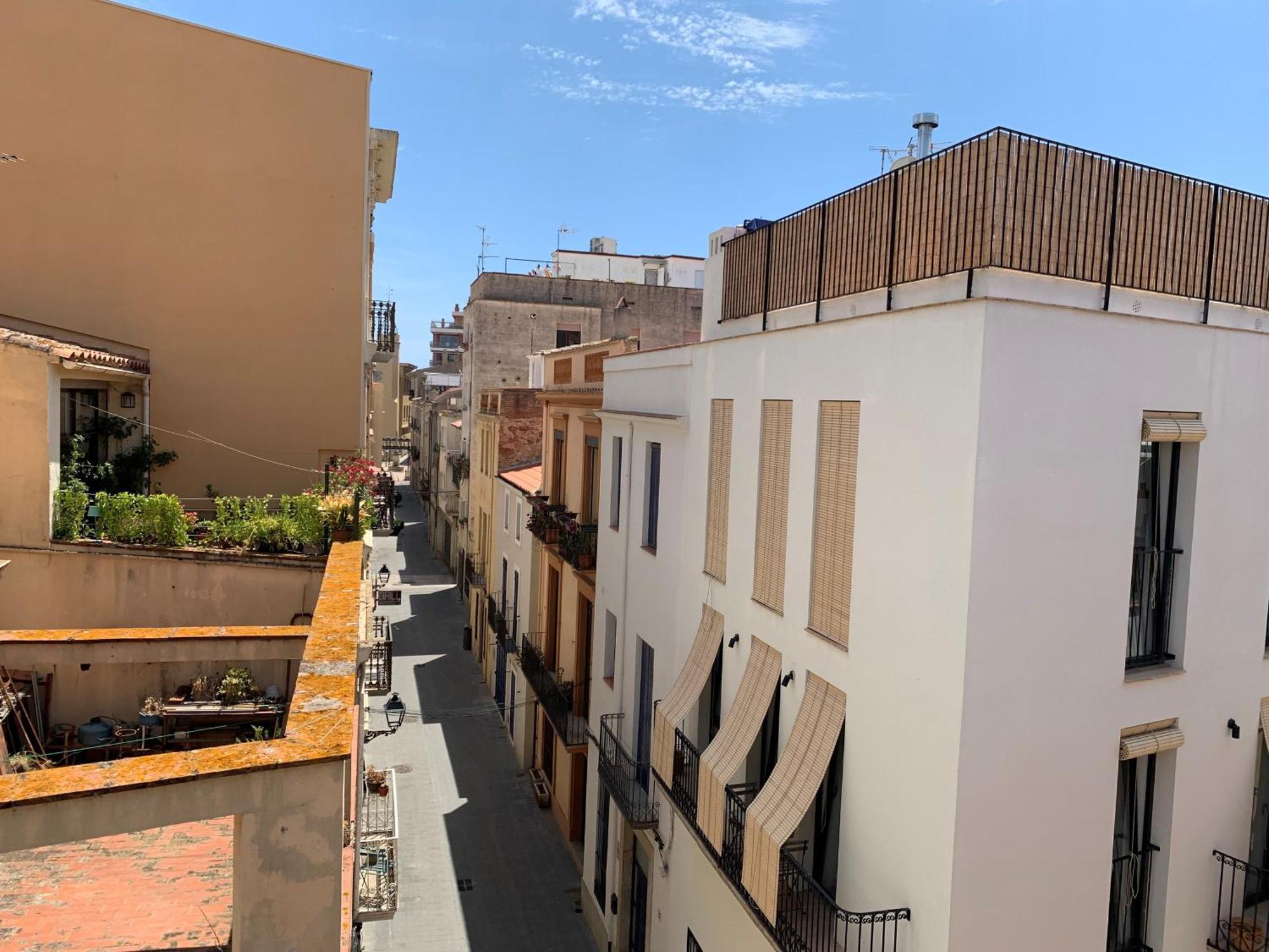 Notaria-Apartamento Y Estudio En Casco Antiguo, Al Lado De Playa, Rambla Y Monasterio, Con Acceso A Terraza Ajardinada Сан Фелиу де Гиксолс Екстериор снимка