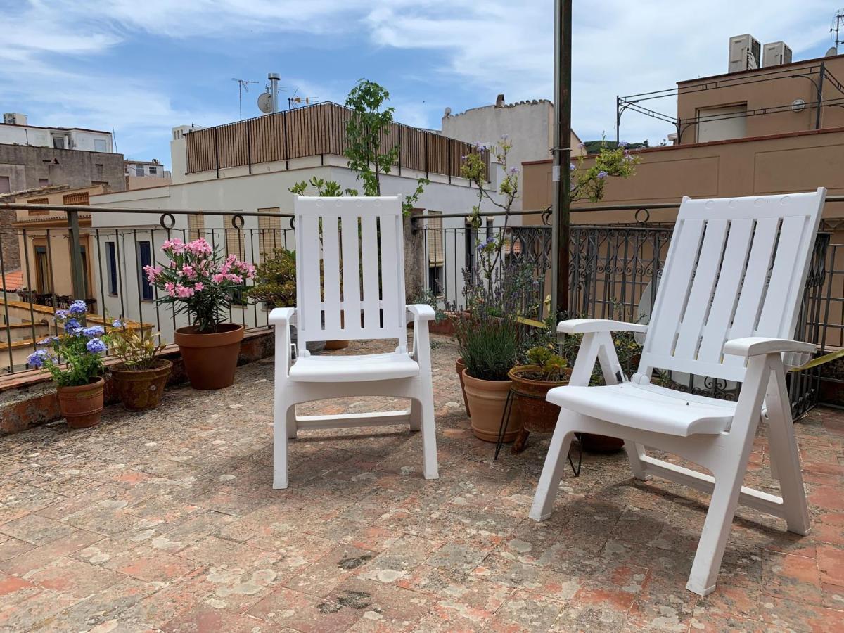 Notaria-Apartamento Y Estudio En Casco Antiguo, Al Lado De Playa, Rambla Y Monasterio, Con Acceso A Terraza Ajardinada Сан Фелиу де Гиксолс Екстериор снимка