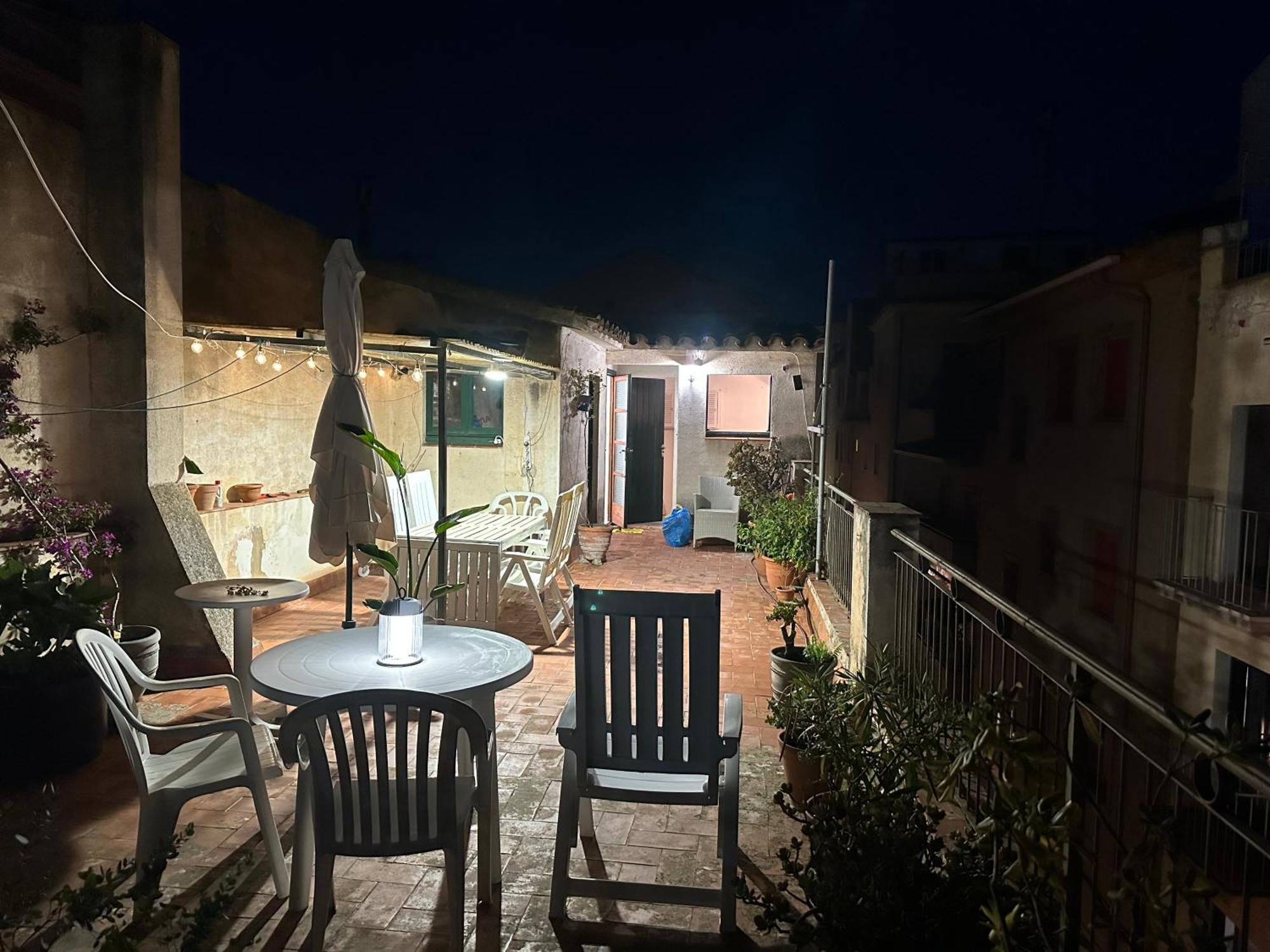 Notaria-Apartamento Y Estudio En Casco Antiguo, Al Lado De Playa, Rambla Y Monasterio, Con Acceso A Terraza Ajardinada Сан Фелиу де Гиксолс Екстериор снимка