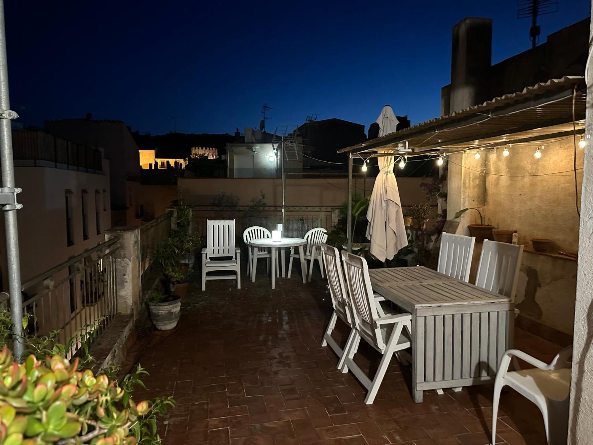 Notaria-Apartamento Y Estudio En Casco Antiguo, Al Lado De Playa, Rambla Y Monasterio, Con Acceso A Terraza Ajardinada Сан Фелиу де Гиксолс Екстериор снимка