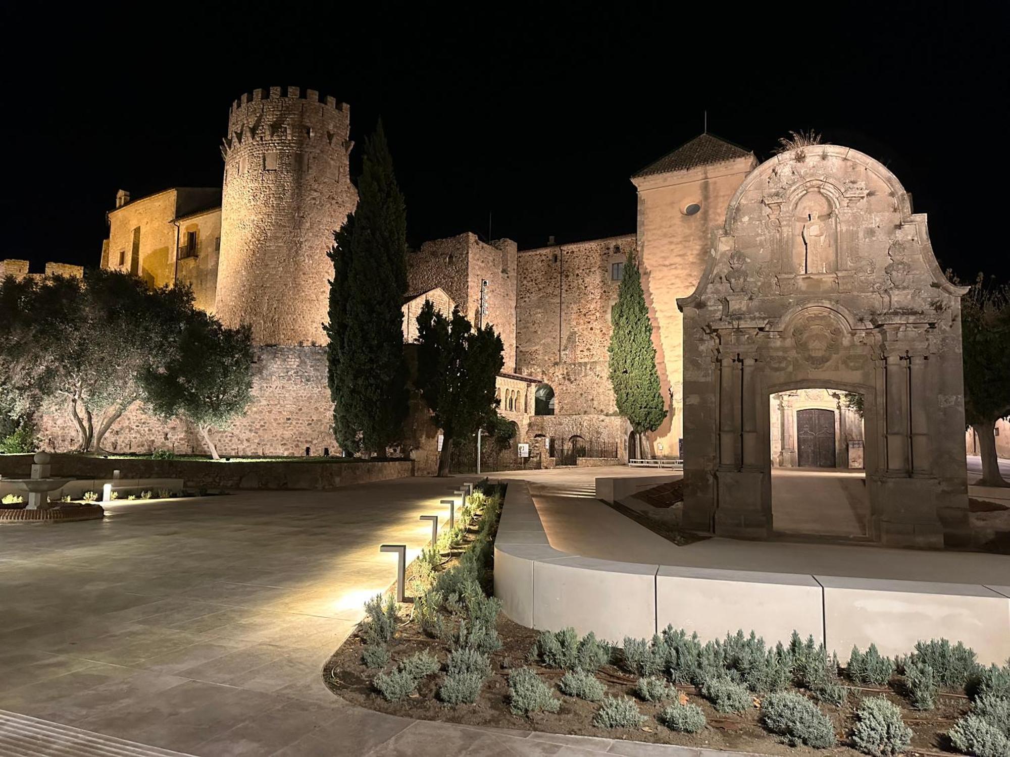 Notaria-Apartamento Y Estudio En Casco Antiguo, Al Lado De Playa, Rambla Y Monasterio, Con Acceso A Terraza Ajardinada Сан Фелиу де Гиксолс Екстериор снимка