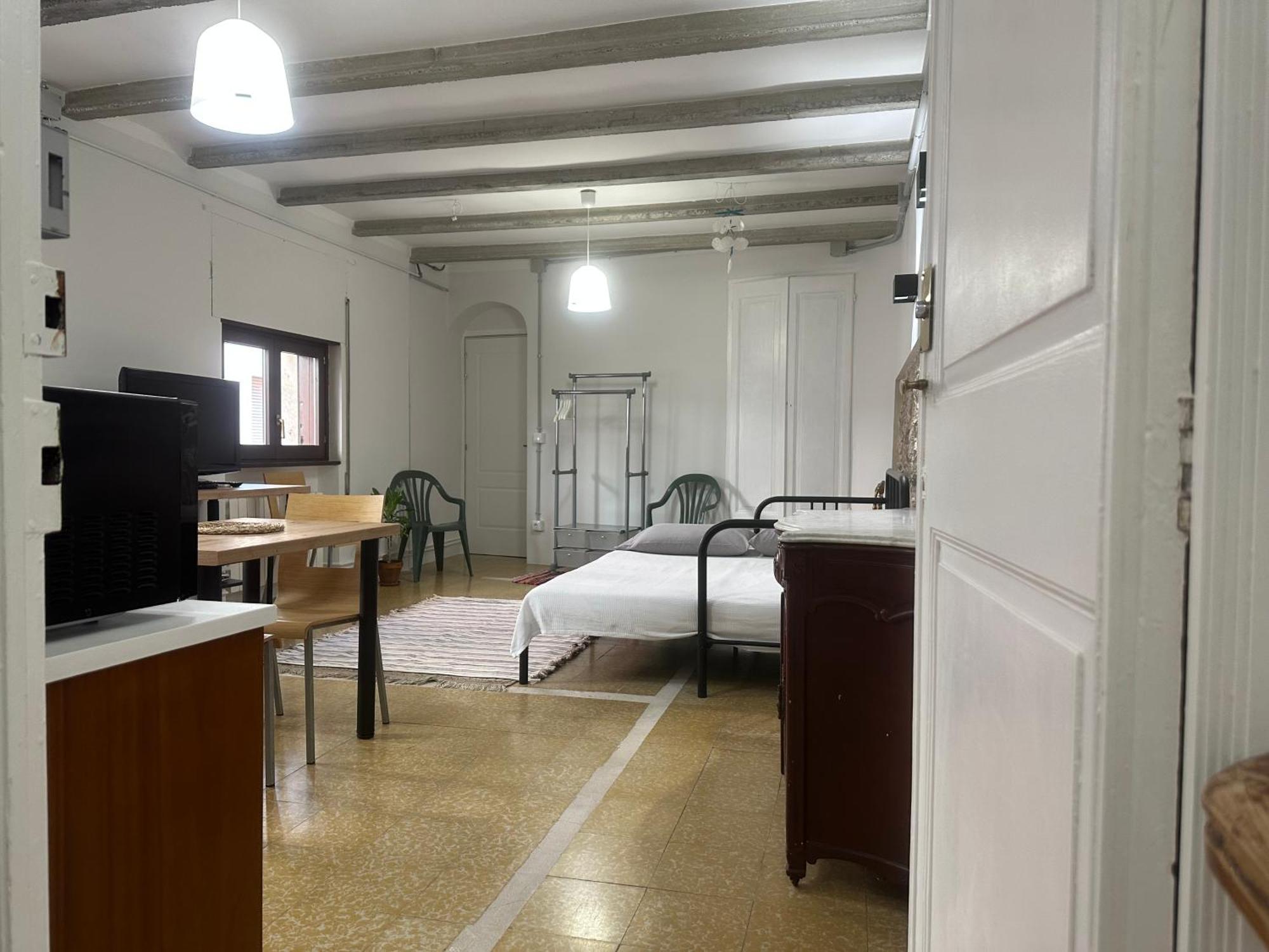 Notaria-Apartamento Y Estudio En Casco Antiguo, Al Lado De Playa, Rambla Y Monasterio, Con Acceso A Terraza Ajardinada Сан Фелиу де Гиксолс Екстериор снимка