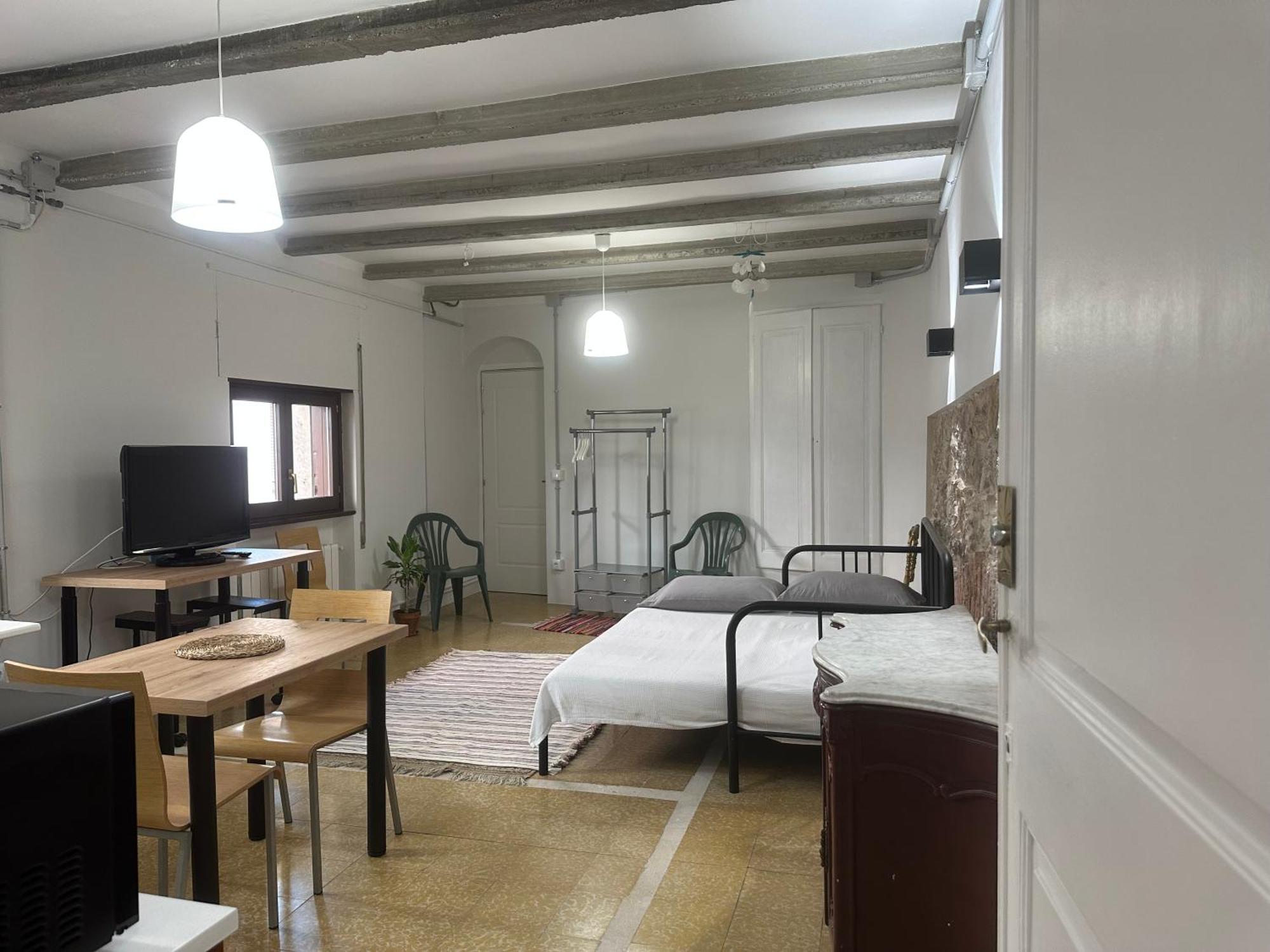 Notaria-Apartamento Y Estudio En Casco Antiguo, Al Lado De Playa, Rambla Y Monasterio, Con Acceso A Terraza Ajardinada Сан Фелиу де Гиксолс Екстериор снимка