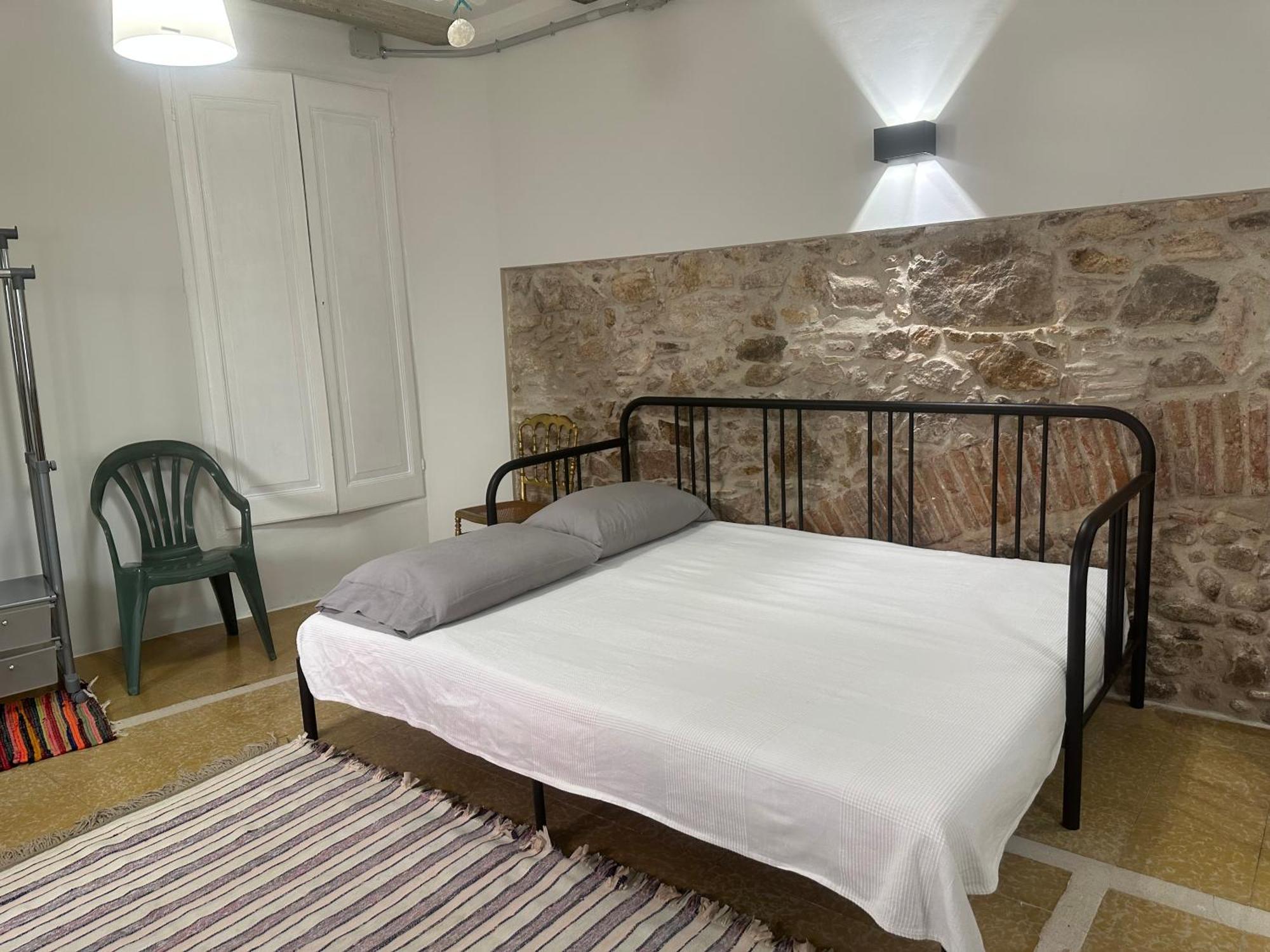 Notaria-Apartamento Y Estudio En Casco Antiguo, Al Lado De Playa, Rambla Y Monasterio, Con Acceso A Terraza Ajardinada Сан Фелиу де Гиксолс Екстериор снимка