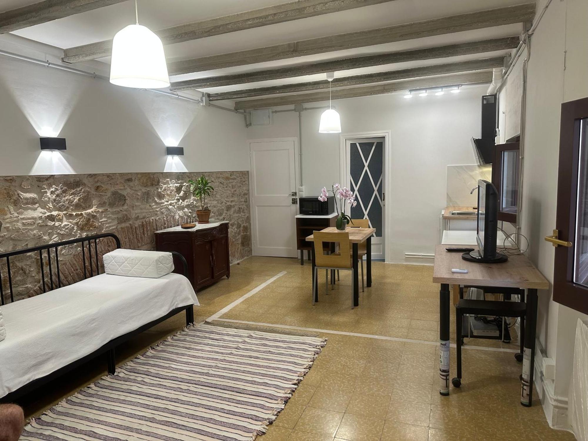 Notaria-Apartamento Y Estudio En Casco Antiguo, Al Lado De Playa, Rambla Y Monasterio, Con Acceso A Terraza Ajardinada Сан Фелиу де Гиксолс Екстериор снимка