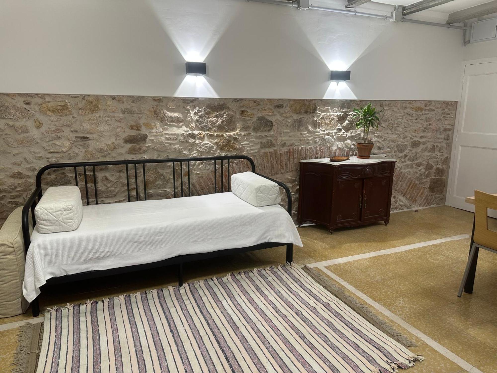 Notaria-Apartamento Y Estudio En Casco Antiguo, Al Lado De Playa, Rambla Y Monasterio, Con Acceso A Terraza Ajardinada Сан Фелиу де Гиксолс Екстериор снимка